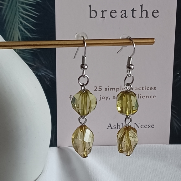 Light Green Dangling Earrings - Picture 4 of 7